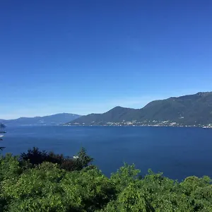 https://moderne-ferienwohnung-mit-traumseeblick-lago-maggiore.it-lombardy.com